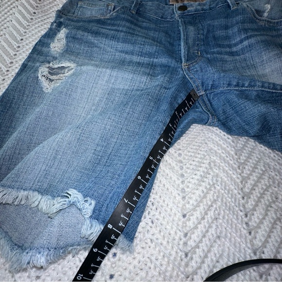 Vintage Guess Distressed Low Rise Jean Shorts - Size 30 - Picture 9 of 9